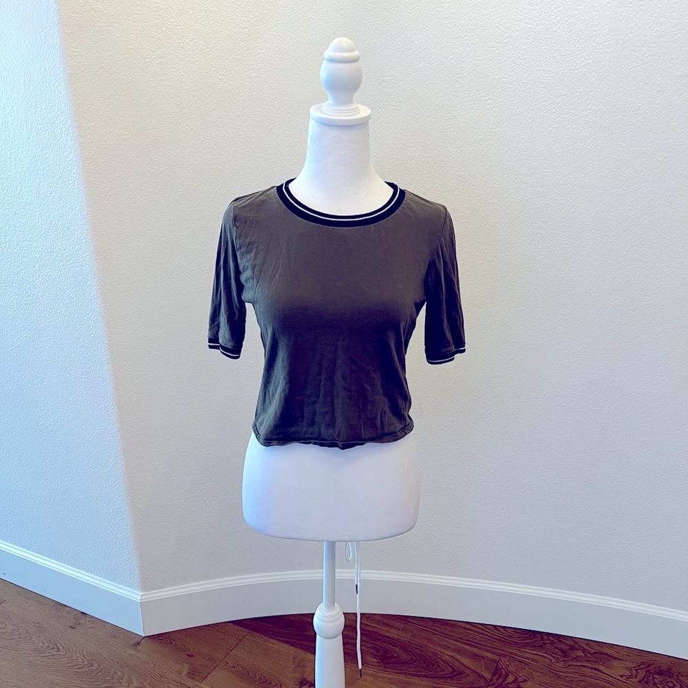 Papaya Olive Green and Black Cropped Scoop Neck Contrast Ring Cotton Tee - Sz L
